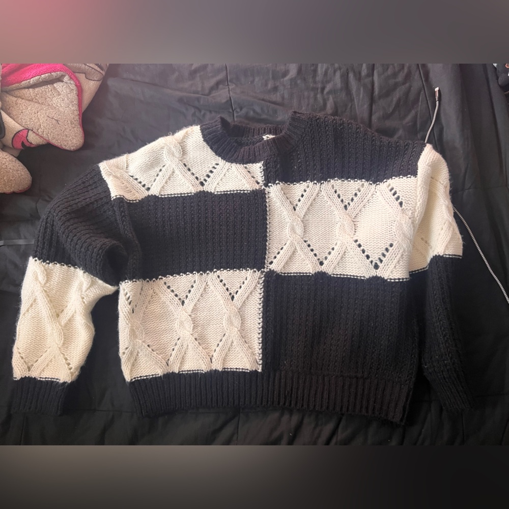 Love Tree Black and White Knit Sweater